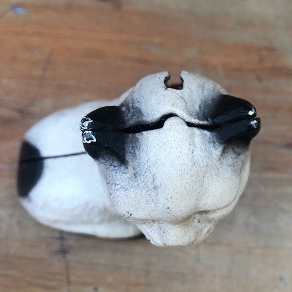 Vintage Cast Iron White & Black Cat Collectible Penny Bank with Red Bow on Neck - Picture 6 of 6